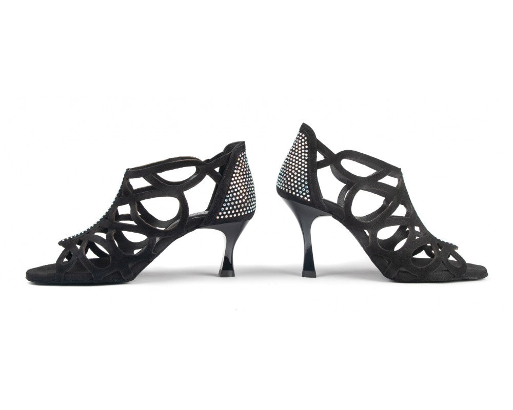 Die Tanzschuhe-Sandalen PD814 von Portdance aus schwarzem Nubukleder verfügen über eine Seitenprofilansicht mit Ausschnitt und Strasssteindetails.